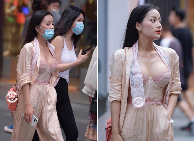 Cô gái này gây tranh cãi vì thả rông khi mặc corset làm lộ cả phần nhạy cảm ở vòng 1. 