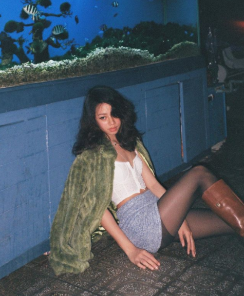 ​​​​​​Nếu trước kia, phụ nữ giấu sự đau đớn trong chiếc corset đằng sau lớp vải vóc cầu kỳ thì ngày nay, phụ nữ lại chẳng ngại khoe ra chiếc áo từng gây đau đớn cho họ một cách đầy tự hào bởi những đường cong quyến rũ mà nó mang lại. 