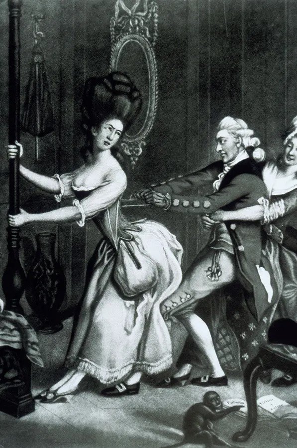 Tuy nhiên, corset thời điểm trước khá cứng bởi vậy người ta lên án nó vì gây ra đau đớn, ảnh hưởng đến hô hấp thậm chí là biến dạng khung xương. Theo tạp chí Vogue, các cuộc thảo luận về việc corset có hại cho sức khỏe phụ nữ xuất hiện rầm rộ vào thế kỷ 19.