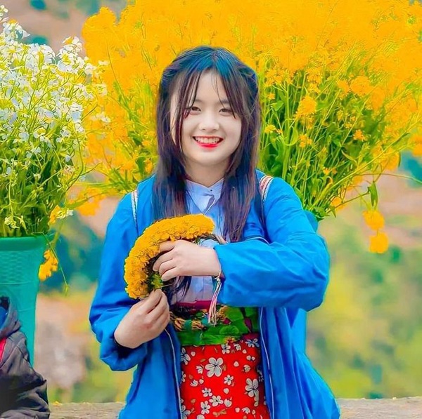 Mới đây, Phúng Phính bất ngờ được người phụ nữ tên Hoàng Hường “hợp tác” làm mẫu ảnh độc quyền.