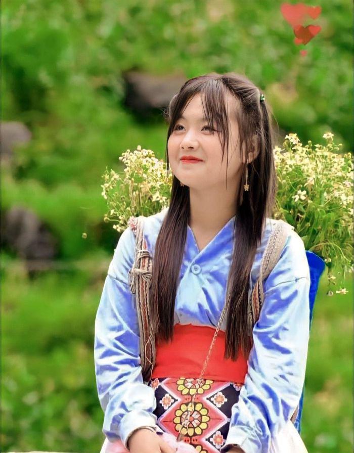 Cô bé bán rong Hà Giang đổi đời sau 1 bức ảnh, mặc đồ hiệu, đi du lịch sang chảnh - 13