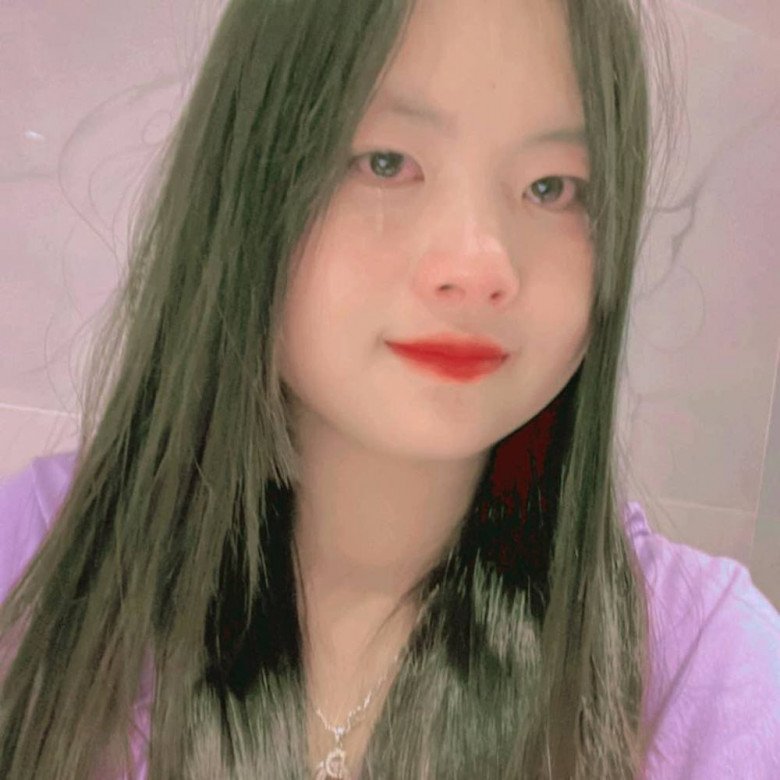 Phúng Phính đã bật khóc khi hay tin chủ doanh nghiệp ngừng hợp tác với mình vì không chịu nổi áp lực từ dư luận.