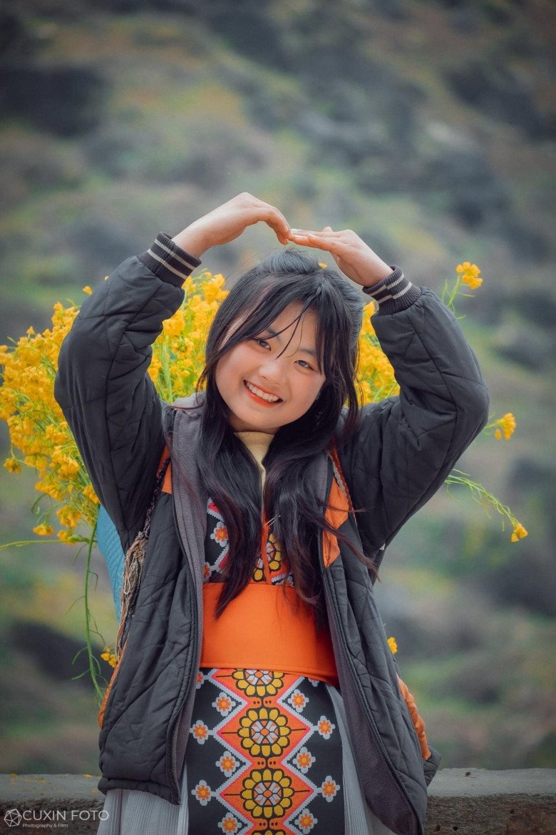 Song, dù Phúng Phính chọn ở lại Hà Nội để tìm cơ hội mới hay quay về Hà Giang bán vòng hoa thì tất cả mọi người đều mong em sẽ luôn giữ được vẻ đẹp tinh khiết, dịu dàng, trong sáng như bây giờ.