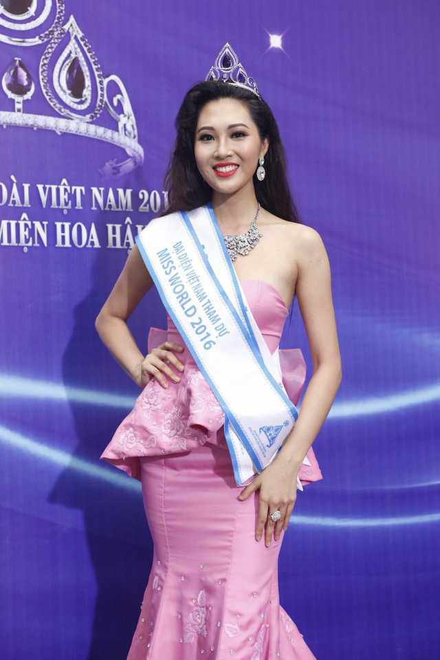 Hoa khôi Áo dài Trương Diệu Ngọc từng đại diện Việt Nam thi Hoa hậu Thế giới 2016 nhưng chưa có thành tích.