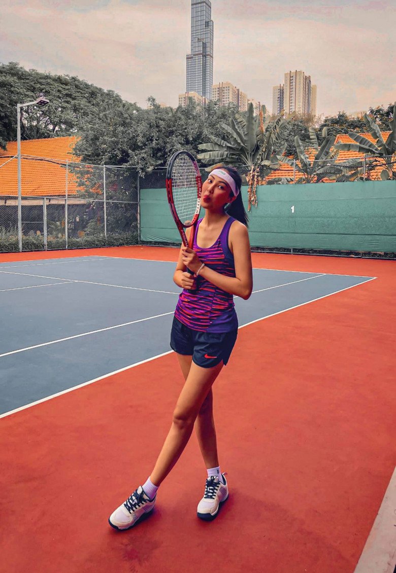 Cô thường tập những bộ môn thể thao vận động như tennis, cầu lông để giữ gìn vóc dáng. 