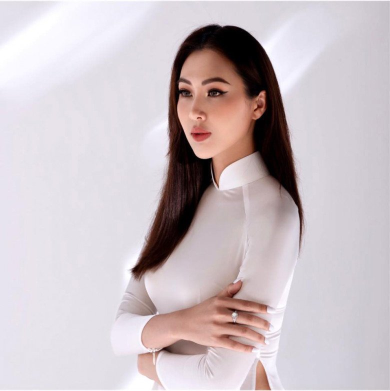 Cô có vẻ đẹp đậm chất truyền thống và thuần Á đông. 