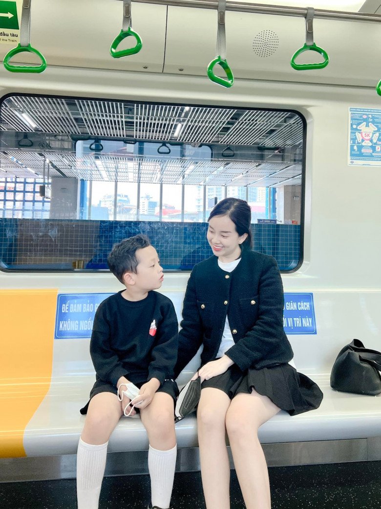 Ly Kute hiếm hoi khoe con trai chung với Mạc Hồng Quân, ngoại hình hiện tại khiến các mẹ amp;#34;xin víaamp;#34; - 8