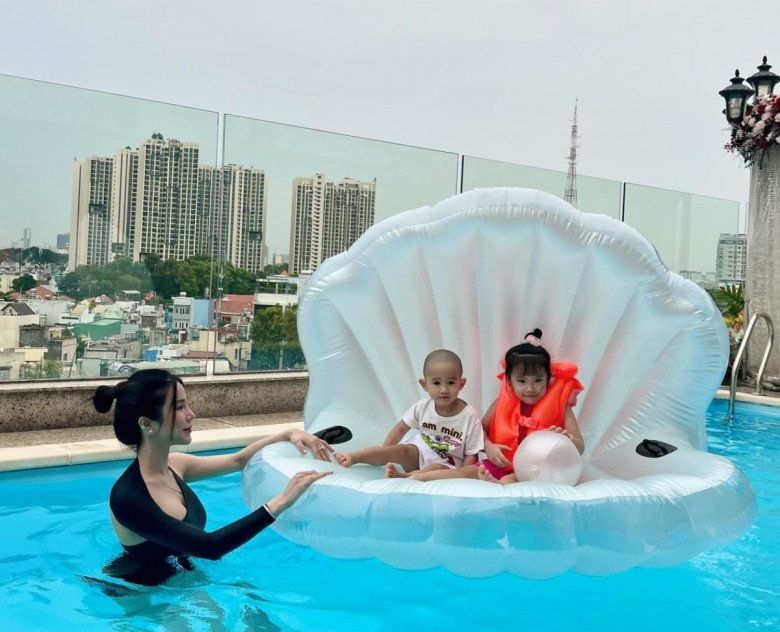 Nhóc tỳ sao Việt chào đời được Hoa hậu Kỳ Duyên bế trên tay, khen đẹp nức nở giờ 3 tuổi cực phẩm - 12