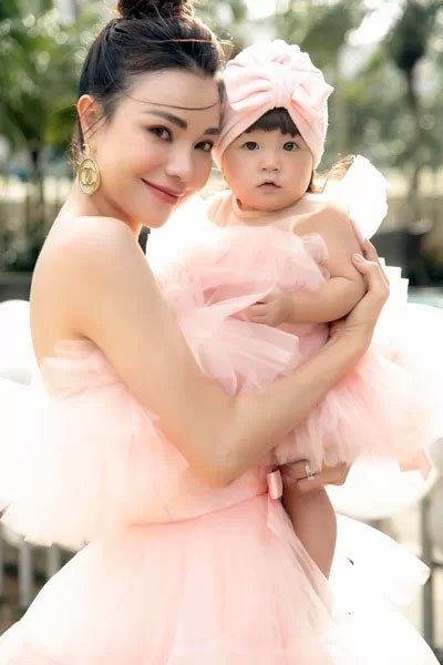 Con gái Trà Ngọc Hằng tên là Sophia.