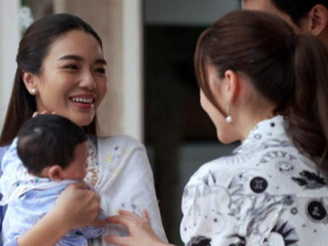 Chị dâu sinh con được nhà ngoại cho 2 sổ đỏ mà không chia bớt cho em  dâu 1 cái nên tôi ấm ức