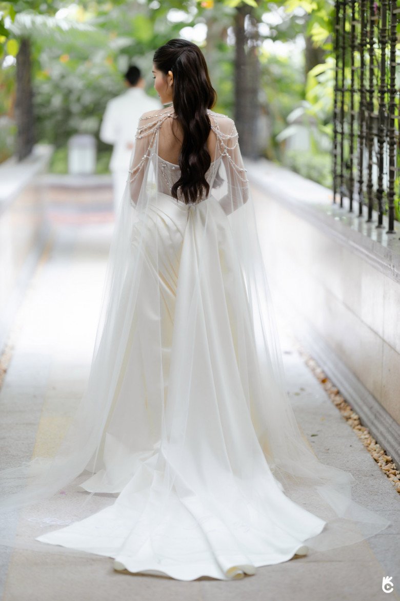 Váy cưới trễ vai đuôi cá xẻ tà quyến rũ - S | LAHAVA