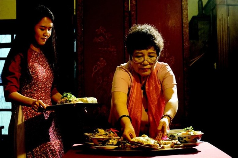 Các cô gái Hà thành xưa ăn chuối phải bẻ đôi và 1001 quy tắc cầu kỳ trong bữa ăn - 5