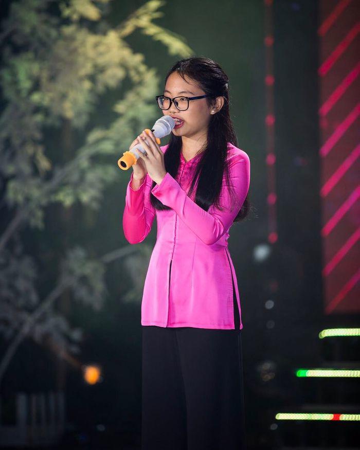 Cô bé gầy đen nhẻm Phương Mỹ Chi ở The Voice Kid giờ trắng trẻo sành điệu, amp;#34;lên chứcamp;#34; tuổi 19 - 1