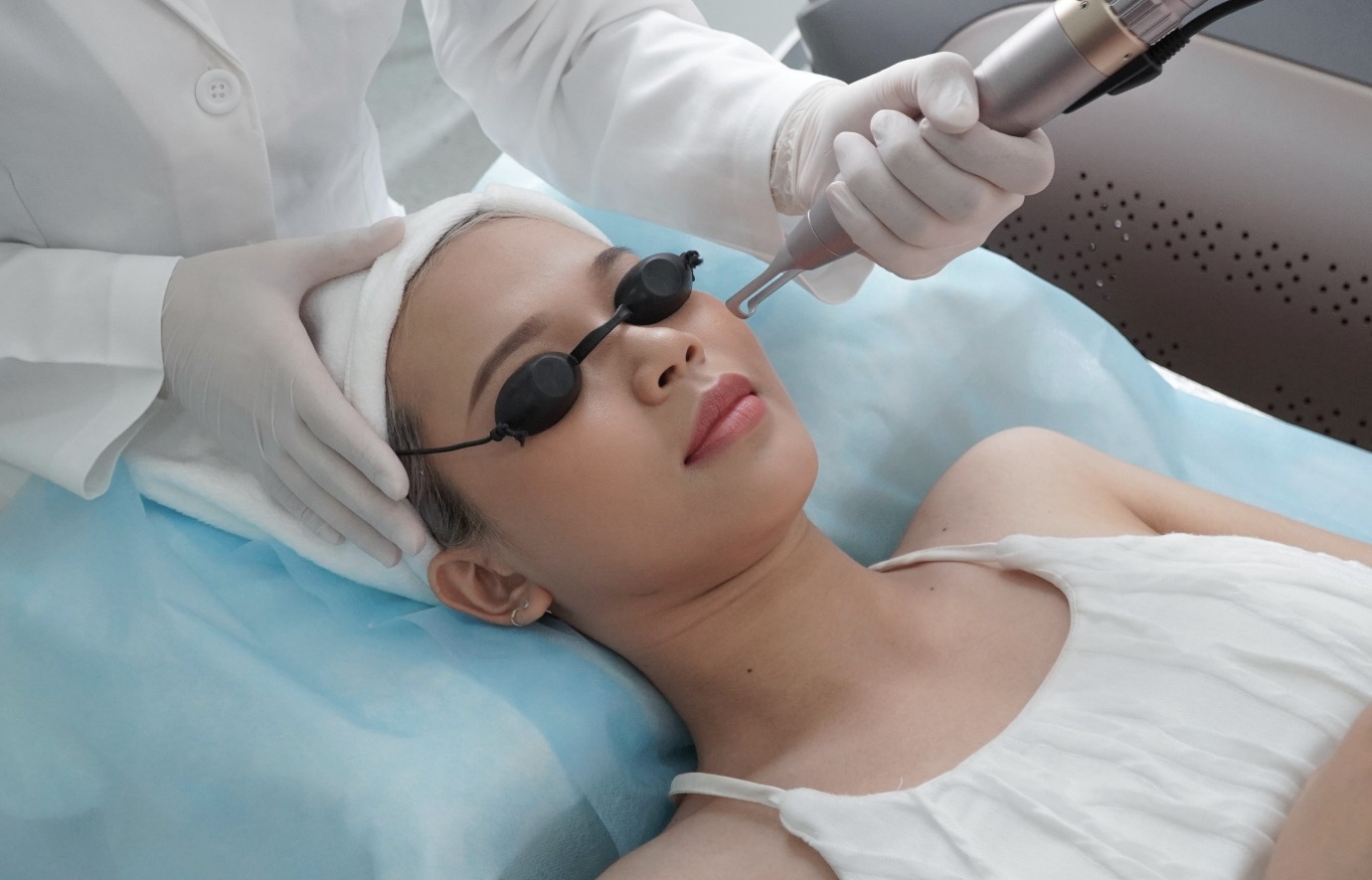 Hình ảnh khách hàng điều trị da tại phòng khám chuyện khoa da liễu