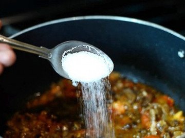 3 kiểu nêm mì chính vào món ăn gây hại cho sức khỏe, cách đầu tiên nhiều người đang làm