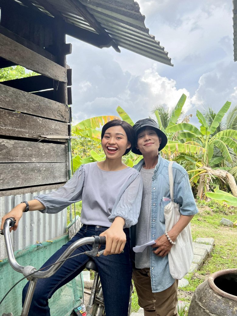 Nữ diễn viên luôn ngại ngùng khi được hỏi về dự định “xây tổ ấm” với bạn trai.