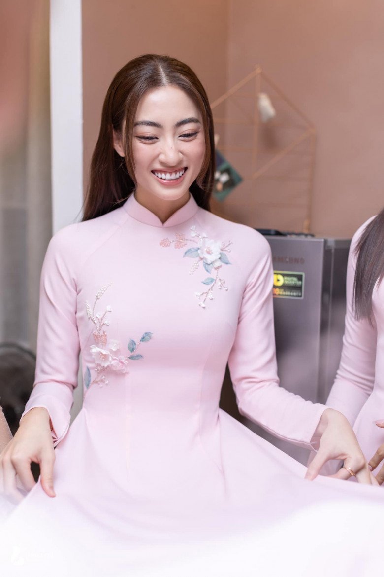 Với cương vị mới, Lương Thùy Linh chắc hẳn sẽ là một giảng viên đại học xinh đẹp và ngọt ngào.
