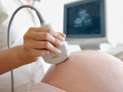 Bà bầu - Vừa chọc ối phát hiện gen lạ, bác sĩ thông báo chấm dứt thai kỳ, mẹ bầu đau đớn xin nhìn con thêm chút nữa