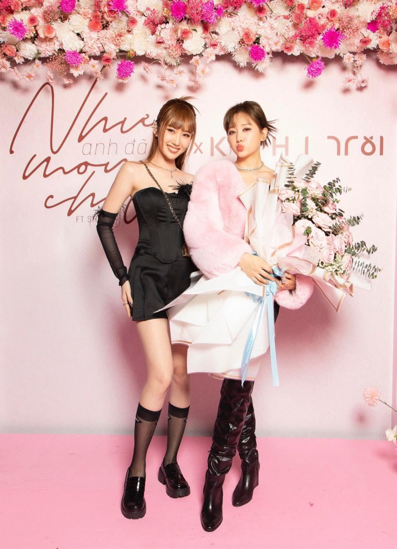 Với phong cách Lolita này, Thuý Ngân nổi bần bật giữa 1 rừng sao ăn mặc cắt xẻ với váy áo dạ hội.