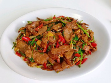 Không phải cần tây, thịt bò xào với loại rau hay ăn sống này hương vị đỉnh cao ai cũng đòi nấu tiếp