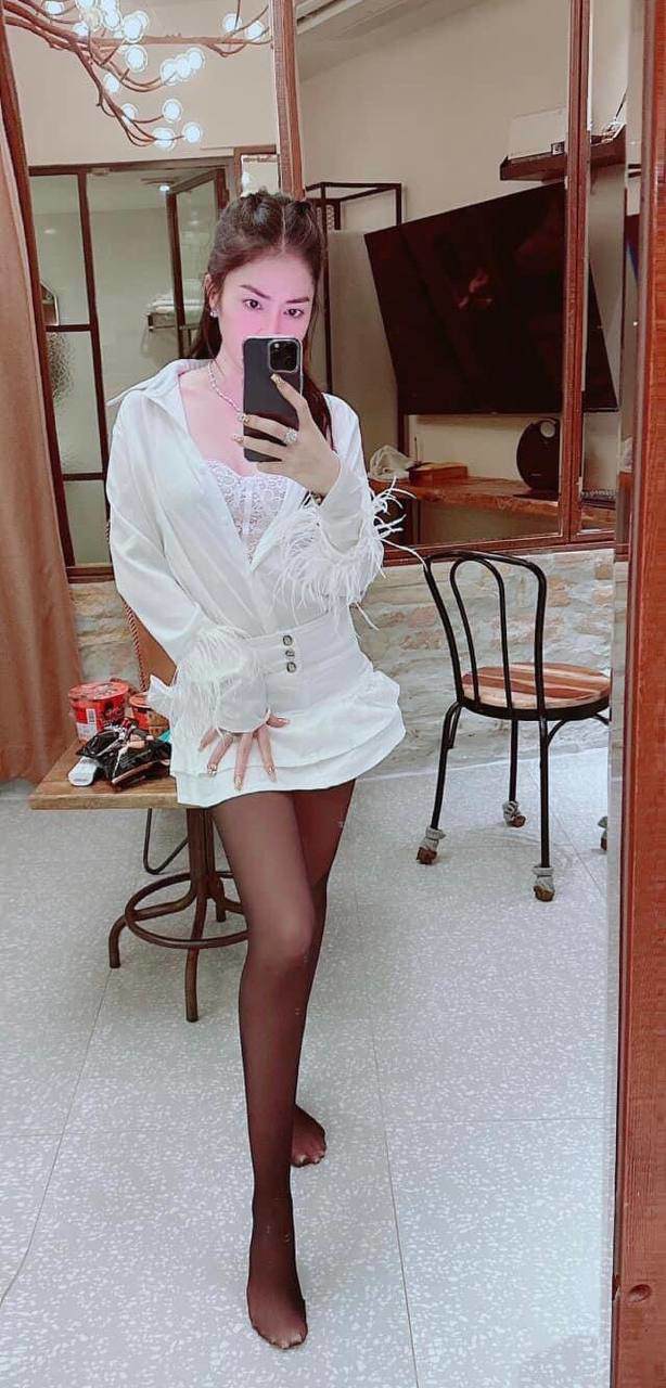 Tuy nhiên sau khi sinh xong, cô đã lấy lại dáng cực nhanh. 