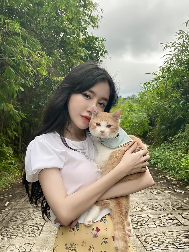 Bên cạnh đó Elly Trần còn đăng tải thêm rất nhiều tình tiết khác khiến dân tình ngỡ ngàng.