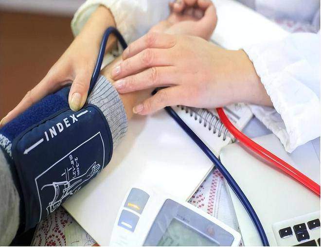 Hội chứng tăng huyết áp được ví như kẻ giết người thầm lặng” có thể dẫn tới đột quỵ, suy tim. (Ảnh minh họa)