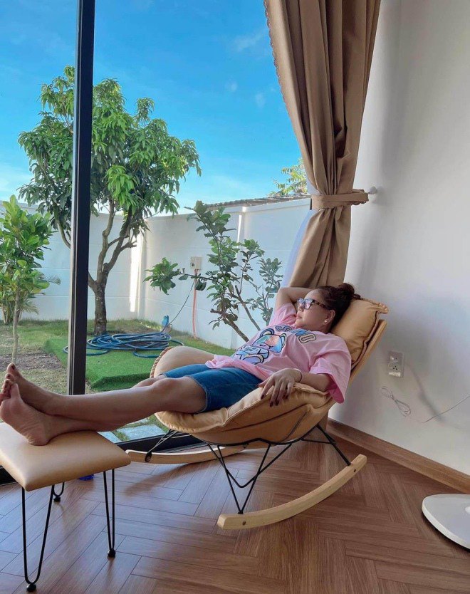Lê Giang đã tậu được cho gia đình một căn biệt thự nghỉ dưỡng trị giá 10 tỷ đồng.