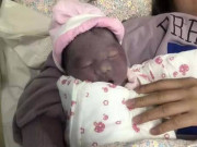 Làm mẹ - Bé sơ sinh chào đời đen như than, 3 tháng sau lột xác ngỡ ngàng