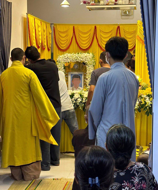 Hình ảnh đám tang của một nạn nhân trong vụ ngộ độc thực phẩm sau bữa ăn trường iSchool Nha Trang. Ảnh: NVCC.