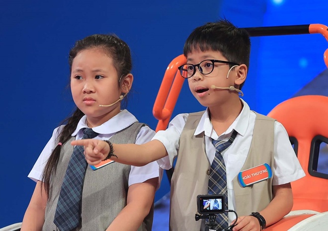 Thậm chí MC chưa đọc hết câu hỏi cậu bé đã tính toán xong!
