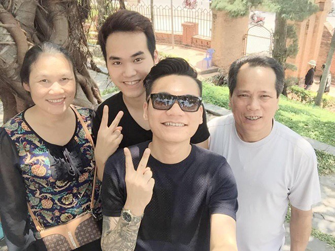 Bị nói không cha nhưng phản ứng duyên dáng của Khắc Hưng khiến khán giả thêm yêu mến.