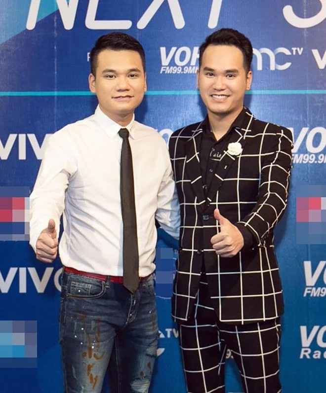 Ngay từ khi còn nhỏ, Khắc Việt đã luôn bao bọc em trai Khắc Hưng.
