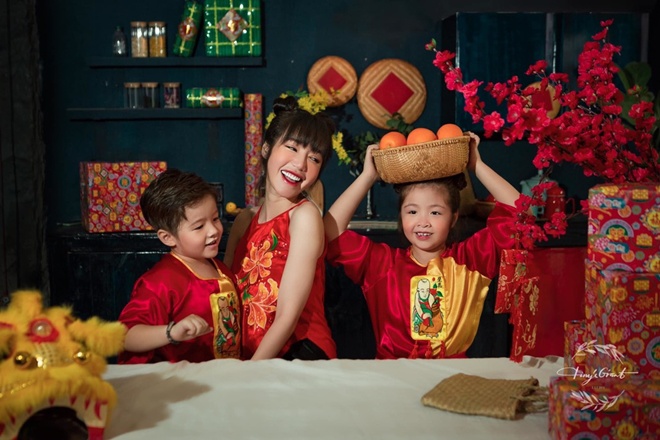  Elly Trần tiết lộ chồng Tây thuê người đánh sập mọi trang cá nhân của 3 mẹ con.