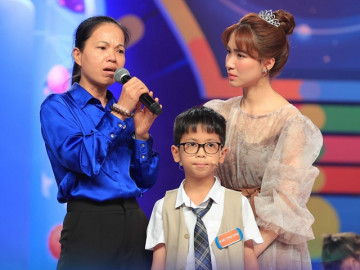 Cậu bé quá giỏi làm Hòa Minzy rơi nước mắt: 5 tuổi có bằng của Anh, 8 tuổi đã học lớp 5, giúp cô giáo trợ giảng