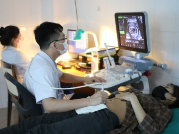 2 lần khám thai bình thường, đến tuần 24 mẹ bầu đau đớn khi bác sĩ tư vấn phải bỏ thai