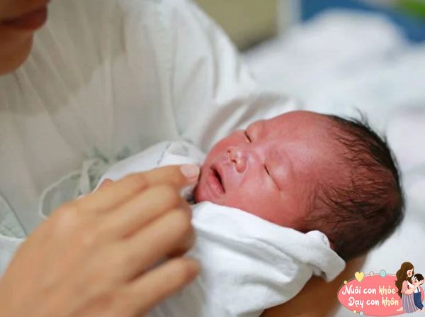 7 điều tránh khi làm khách đi thăm trẻ sơ sinh, kẻo vô tình rước thêm bệnh cho đứa trẻ - 8