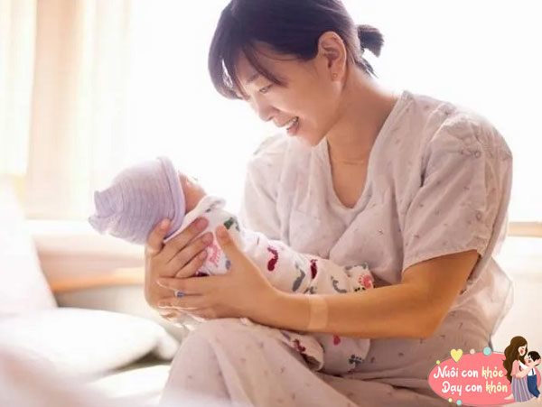7 điều tránh khi làm khách đi thăm trẻ sơ sinh, kẻo vô tình rước thêm bệnh cho đứa trẻ - 5