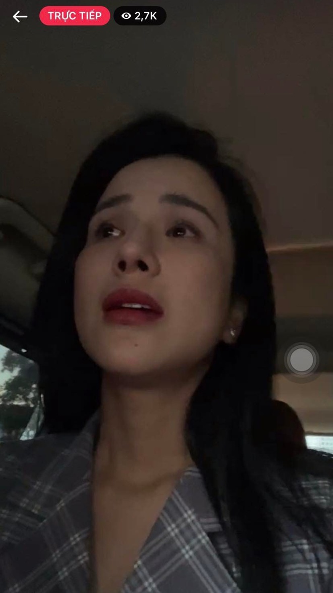 Sau đó, cô đề nghị gọi công an để chồng buông tha cho mình đưa con về.