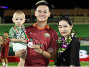 Thời trang - Bà xã Hồ Tấn Tài nhập hội nàng WAGs xách túi "nặng tiền" ra sân cỏ, sắc vóc quyến rũ, style đẳng cấp