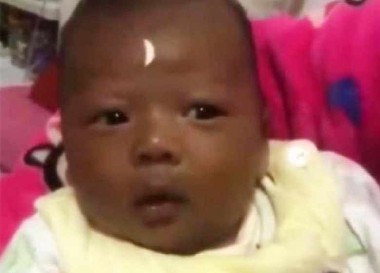 Lần đầu nhìn thấy con mới sinh, người phụ nữ này đã ám ảnh và bối rối. (Ảnh minh họa)