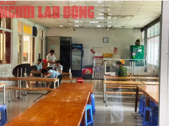 Cơ quan chức năng có mặt tại khu vực nhà ăn Trường iSchool Nha Trang ngày 23-11