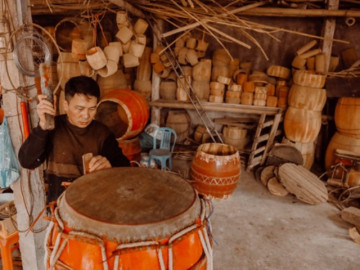 The famous ancient village of Ha Nam, people live by traditional craft, high income and change their lives quickly