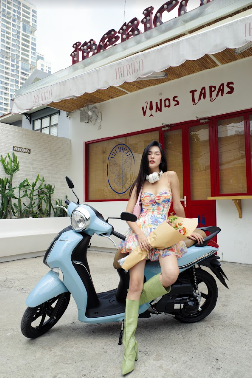 Nữ chính MV “Tất cả đứng im” khoe thần thái “chanh sả” bên Yamaha Janus - 2