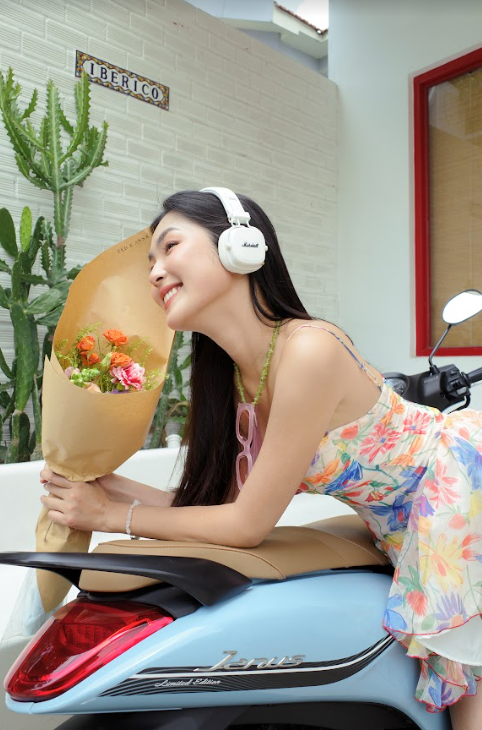 Nữ chính MV “Tất cả đứng im” khoe thần thái “chanh sả” bên Yamaha Janus - 5