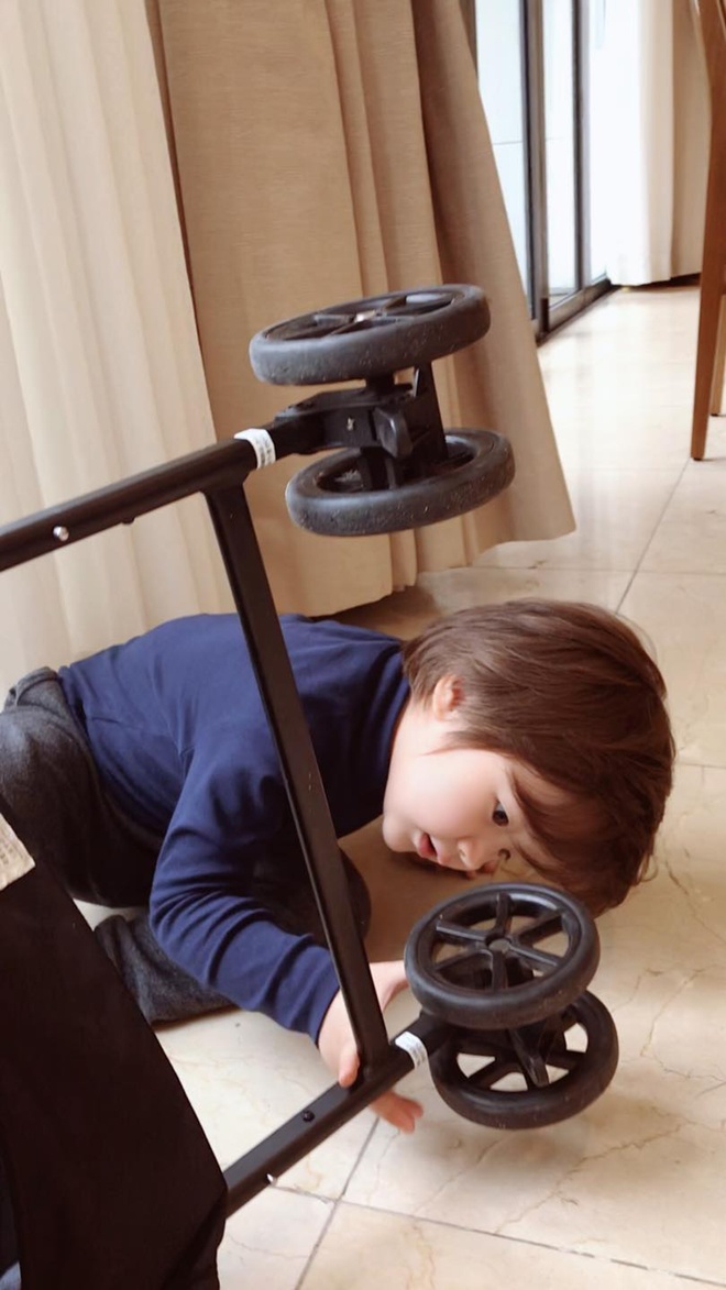 Mỗi bức ảnh con trai được Elly Trần đăng tải lên mạng xã hội đều nhận về lượt tương tác khủng.