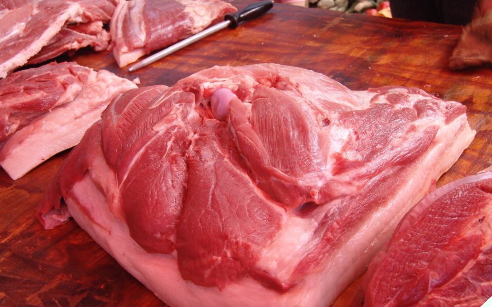 Thịt lợn mua về đừng cho ngay vào tủ lạnh, quết thêm thứ nước này để lâu vẫn tươi roi rói - 3