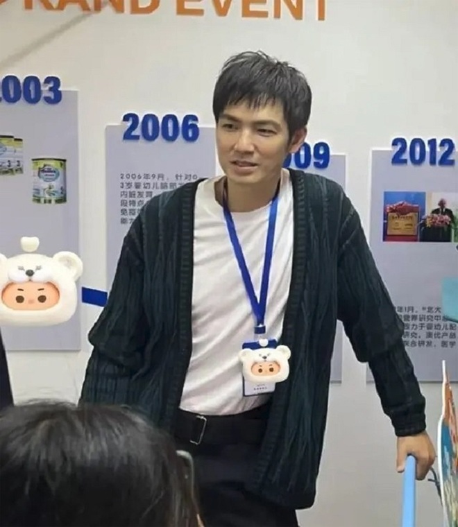 Chung Hán Lương già nua dưới ống kính team qua đường.