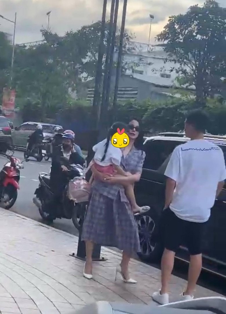Tranh chấp con cái: Diệp Lâm Anh bị chồng chặn xe, Hoa khôi Thể thao phải bỏ xứ sang Singapore - 1