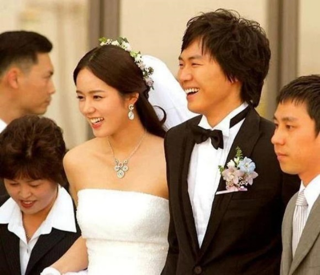 Hình ảnh trong đám cưới của Han Ga In và Yeon Jung Hoon.
